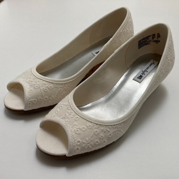 NWT: American Eagle Cream Lace Peep Toe Wedge with Cork Heel - Picture 2 of 6